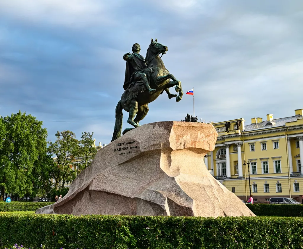 Тур для школьников в Санкт-Петербург "Таинственный Петербург"