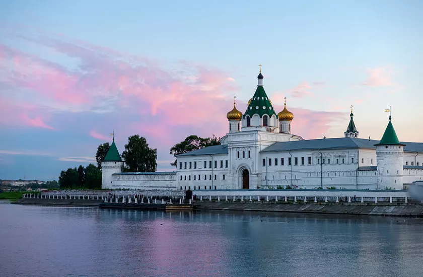 Тур для школьников по Золотому кольцу "Ярославль - Кострома - Щелыково - Сусанино - Некрасовское"